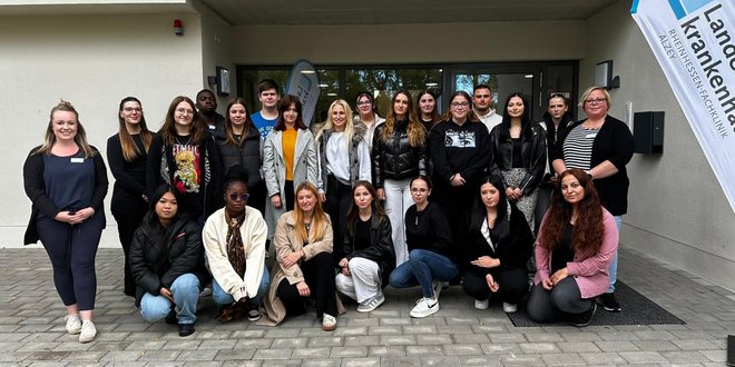 Ein neuer Kurs ist an der Rheinhessen-Fachklinik Alzey in die Pflegeausbildung gestartet